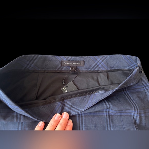 Banana Republic | Washable Italian Wool Blend Pencil Skirt - Picture 3 of 4